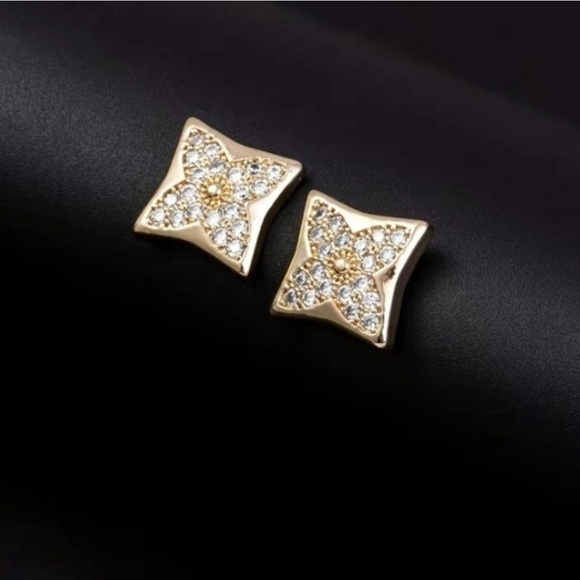 Jewelry - 18k Gold Plated Stud Earrings